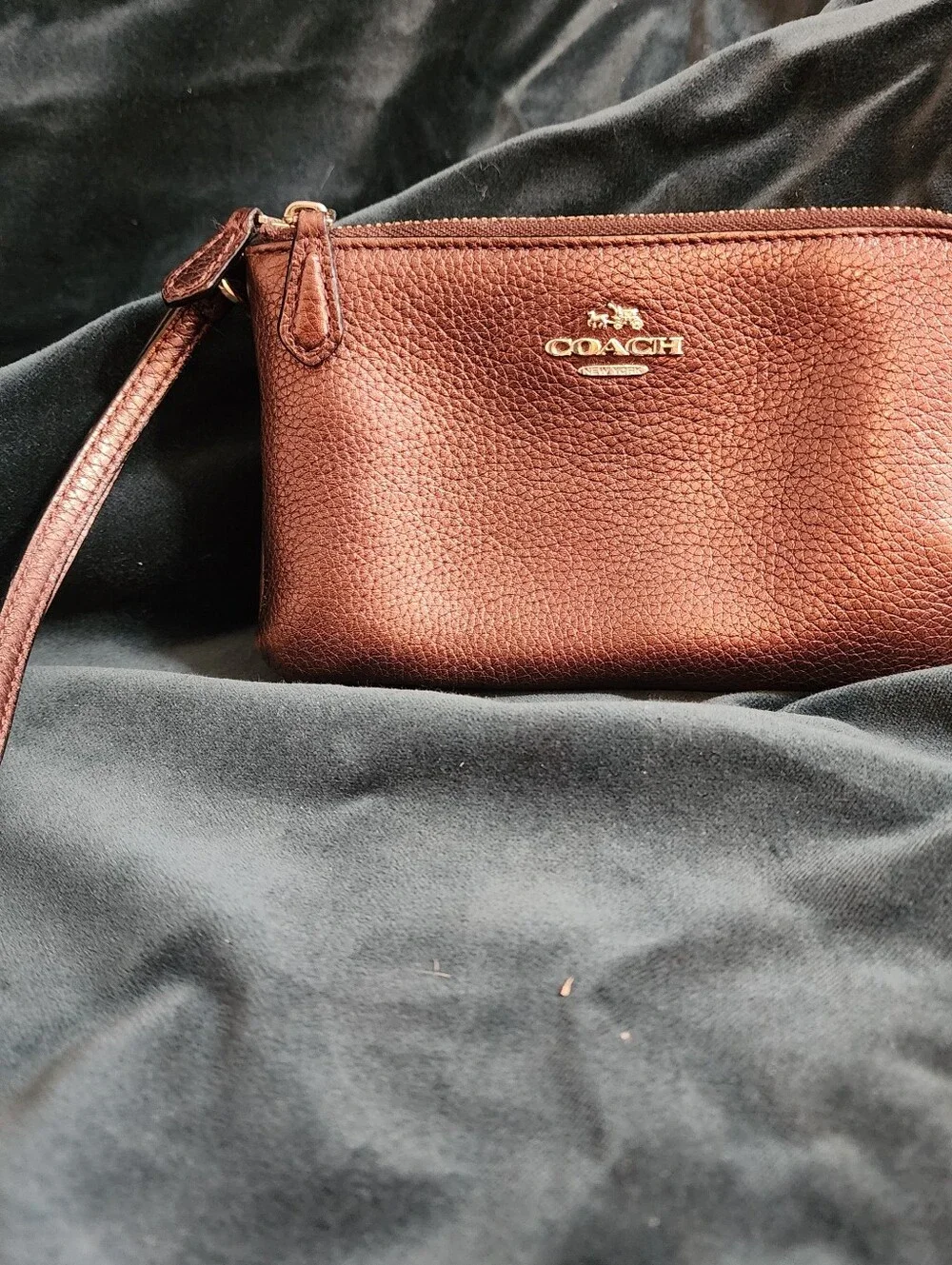 COACH Pebbled Leather Double Corner Zip Bag Bronze/Brown WristletThis is a lit